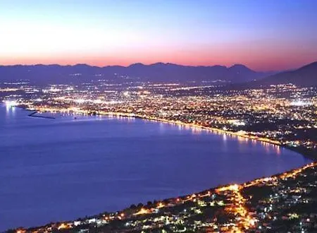 Downtown Apartamento Kalamata